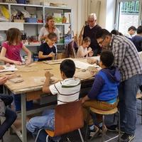 Projekt "Menschen in Bewegung mit dem Bildhauer Ischkhan Nasaryan an derAlbrecht-Dürer-Schule.