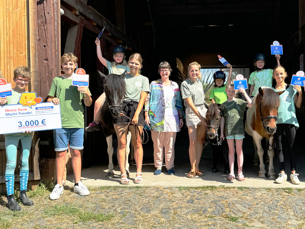 Soziales Platz 3: Bewegt mit Pferd – Reiten in Sport und Therapie Ebsdorfergrund e.V. für das Projekt „Reittherapie nimmt Fahrt auf!“